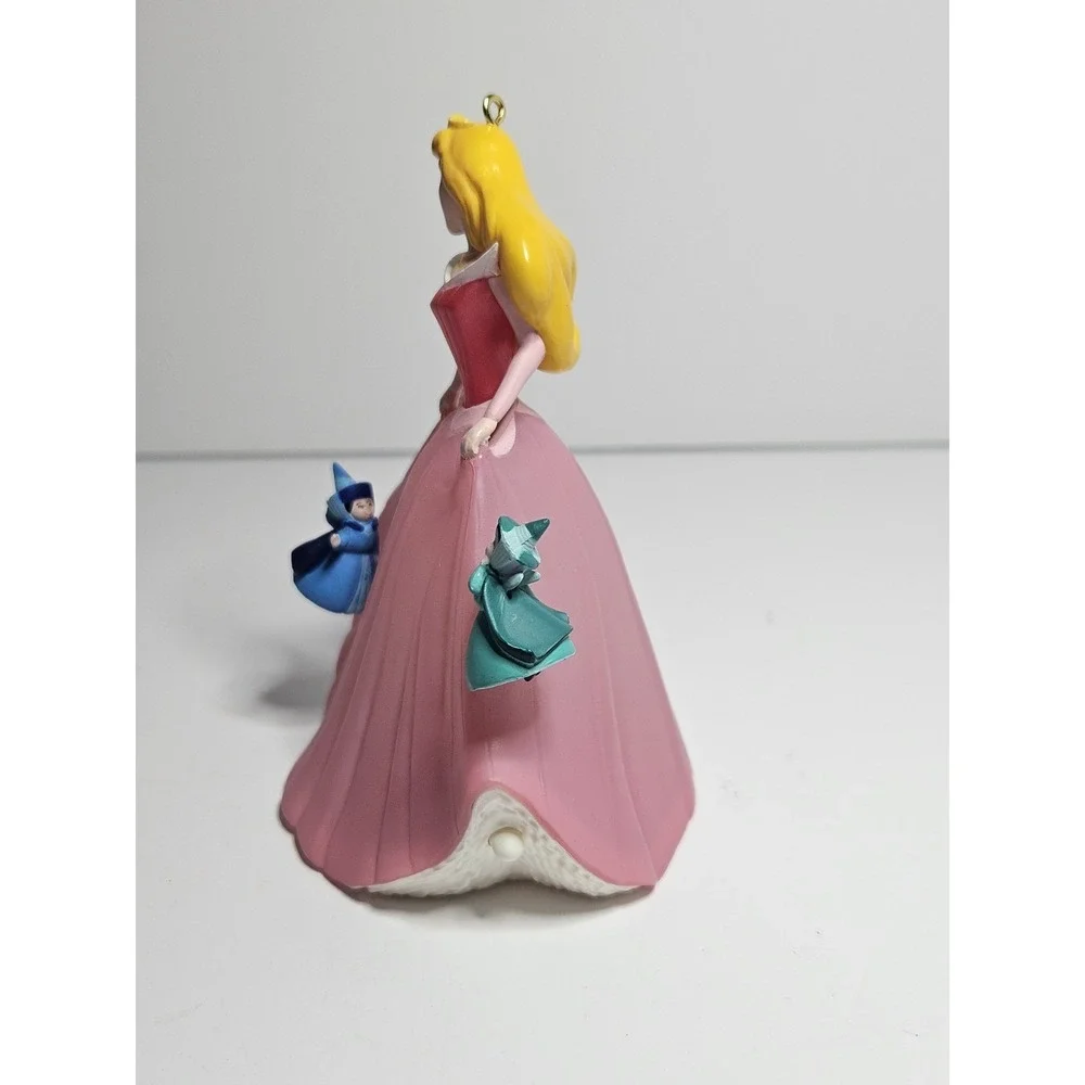 Hallmark 2020 Disney Sleeping Beauty A Colorful Birthday Surprise Ornament Light